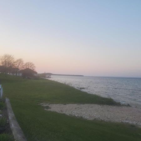 Bayview Lakefront Inn St. Ignace Zewnętrze zdjęcie