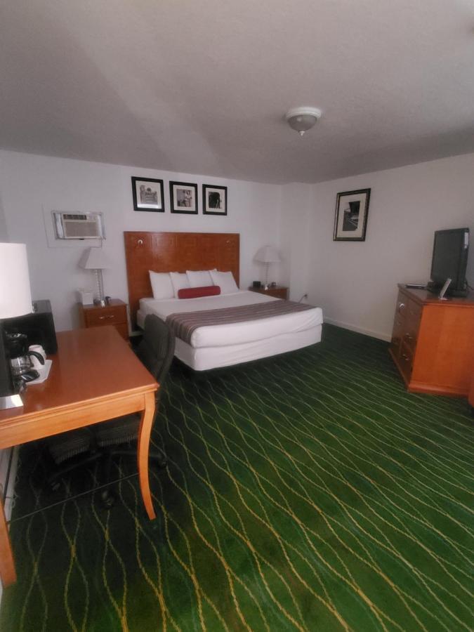 Bayview Lakefront Inn St. Ignace Zewnętrze zdjęcie