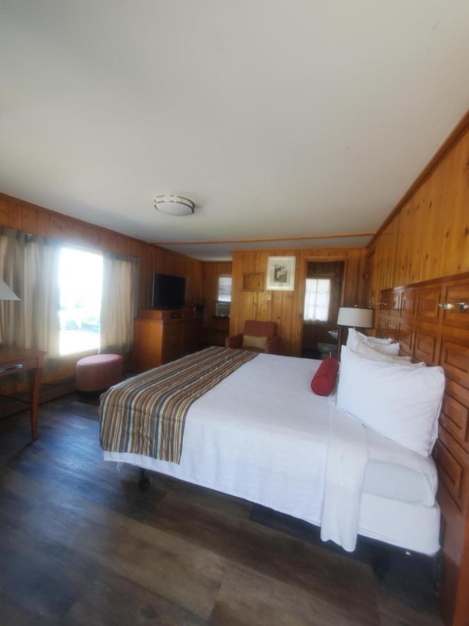 Bayview Lakefront Inn St. Ignace Zewnętrze zdjęcie