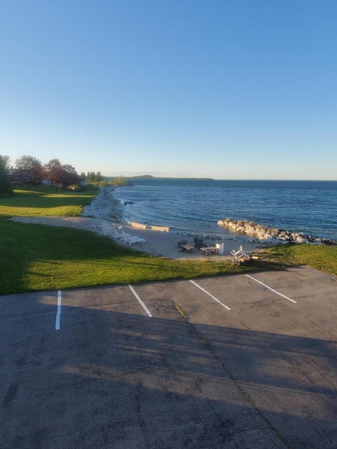 Bayview Lakefront Inn St. Ignace Zewnętrze zdjęcie