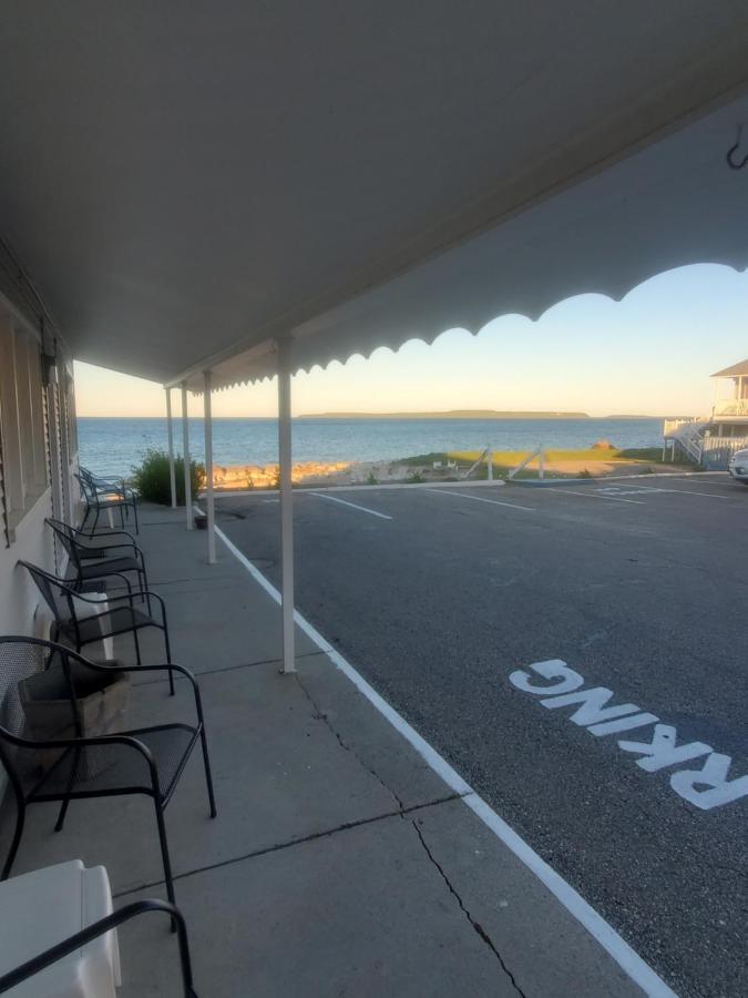 Bayview Lakefront Inn St. Ignace Zewnętrze zdjęcie