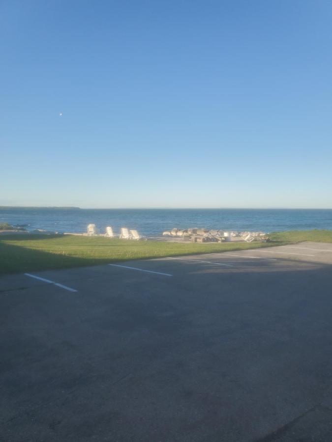 Bayview Lakefront Inn St. Ignace Zewnętrze zdjęcie