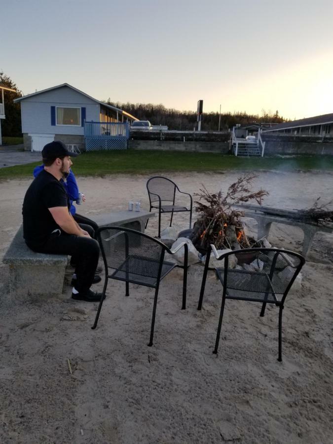 Bayview Lakefront Inn St. Ignace Zewnętrze zdjęcie
